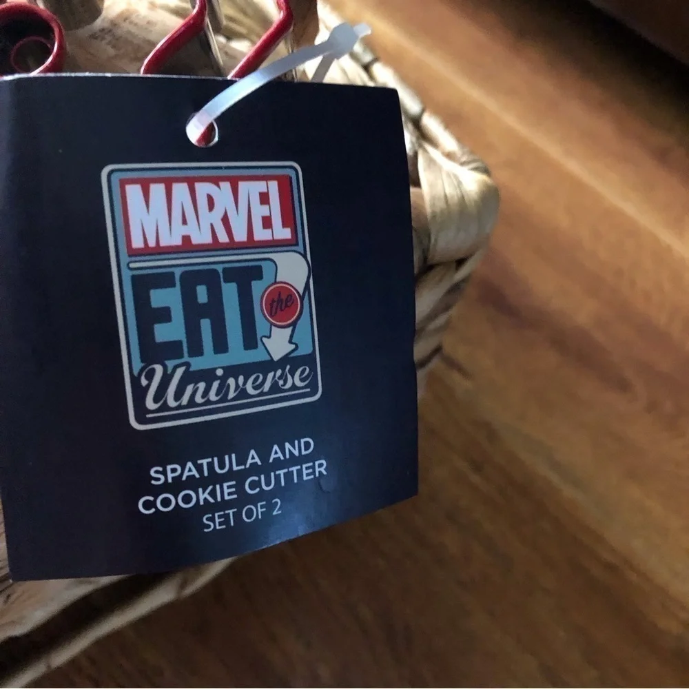 Marvel Spatula & cookie Cutter set of 2 groot